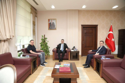 “İstihbarat 101” raflarda yerini aldı