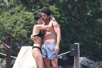 Kaan Yıldırım sevgilisi Pınar Deniz'i öpmelere doyamadı