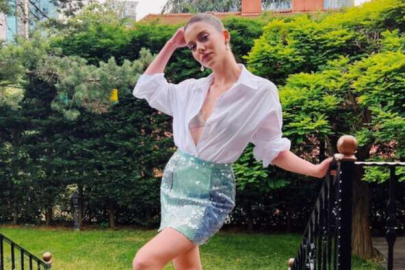 Beril Pozam'dan bikinili poz