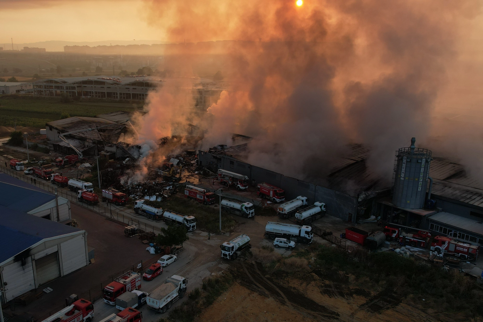 Bursa'daki yangında hangi depo ve fabrikalar kullanılamaz hale geldi? İşte tam liste...