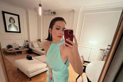 İrem Sak'tan ayna karşısında özçekim!