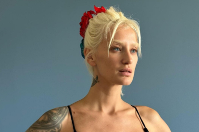 Didem Soydan'dan sokak ortasında bikini şov