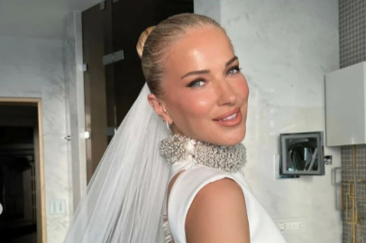 Burcu Esmersoy'un İstanbul'da giydiği gelinlik olay oldu