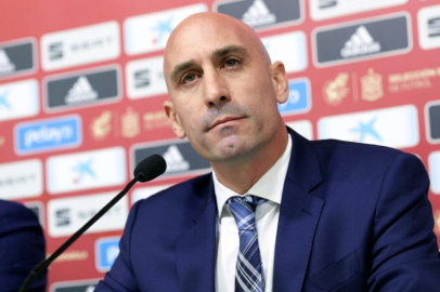 Öpücük skandalında sürpriz gelişme... İspanya Futbol Federasyonu Başkanı Luis Rubiales istifa etti!