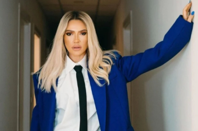 Hadise'den üstsüz fotoğraf