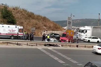 Bursa’da araç bariyerlere girdi... Araç kullanılamaz halde!