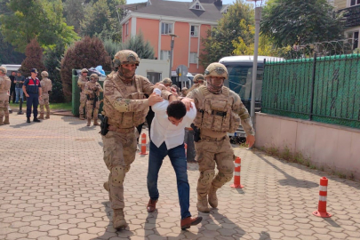 Bursa'da Terkinler çetesi adliyeye böyle getirildi