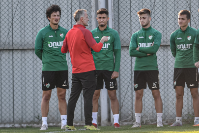 Bursaspor yeni teknik direktör ile çalışmalara başladı