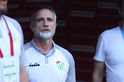 Sözkesen futbolcusuna saldırıp, hocalığa küsmüştü!