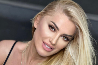 Songül Karlı annesiyle poz verdi