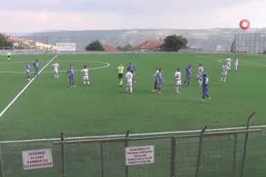 Topu antrenörün yüzüne atınca ortalık karıştı