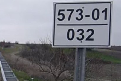 Yol kenarındaki beyaz levhanın anlamı nedir?