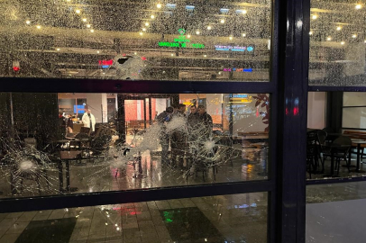 ABD'li kahve markasının şubesinin camlarını kırdılar