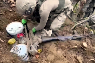 Toprağa gömülü silah ve mühimmat bulundu