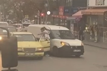 Trafikte korku dolu anlar!