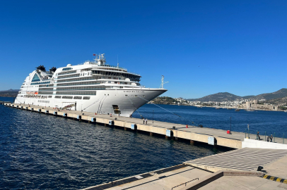 2023 turizm sezonunun planlı son yolcu gemisi yanaştı