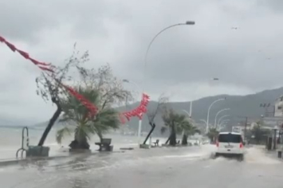 Bursa’da deniz karayla birleşti