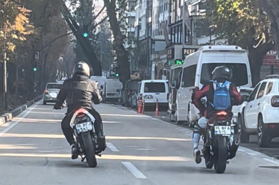 Bursa'da direksiyonu bırakıp dans ettiler!