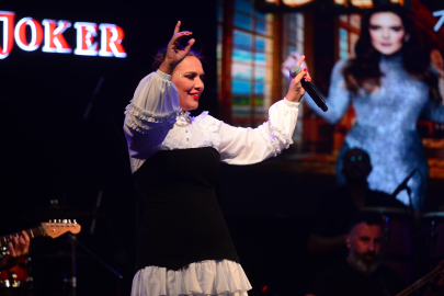 Demet Akalın, Bursa'da sahne aldı