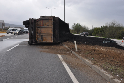 Kaza sonrası kimyasal atıklar yola döküldü
