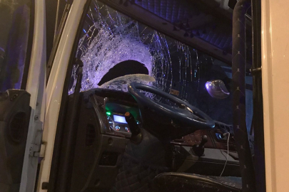 Seyir halindeki araçtan fırlayan balata başka bir araca çarptı