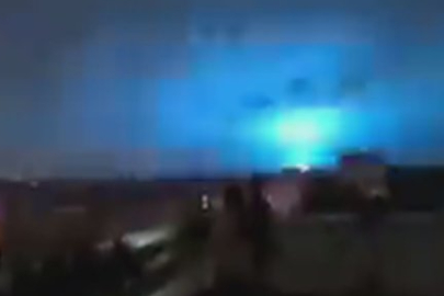 Deprem olurken ışık patlaması neden olur?