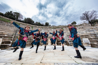 Batı Anadolu halkının kültürel mirasının önemli bir parçası: Zeybek