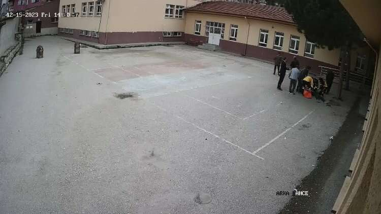 Amasya'da kalbi duran öğrenciyi öğretmeni kurtardı!-Bursa Hayat Gazetesi-2