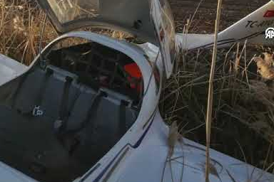 Bursa'da tarlaya zorunlu iniş yapan eğitim uçağındaki bir kişi yaralandı