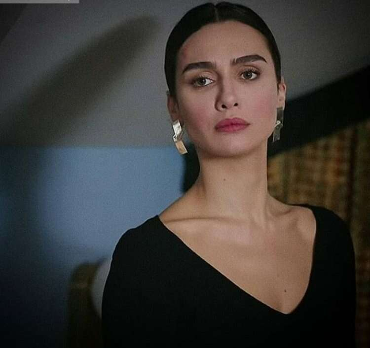 Birce Akalay kimdir, kaç yaşında ve nereli?-Bursa Hayat Gazetesi-2