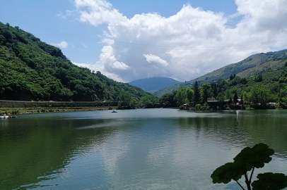 Doğu Karadeniz Bölgesi’nin önemli turizm merkezlerinden: Sera Gölü