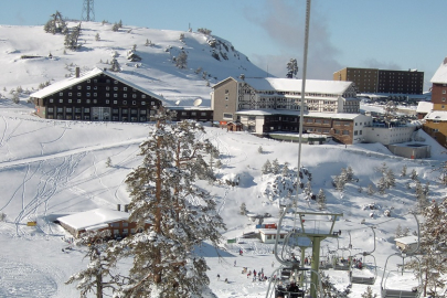 Kayak tutkunlarının akınına uğruyor: Kartalkaya Kayak Merkezi