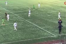 Hocası oyundan çık dedi, futbolcu sahayı terk etmedi!