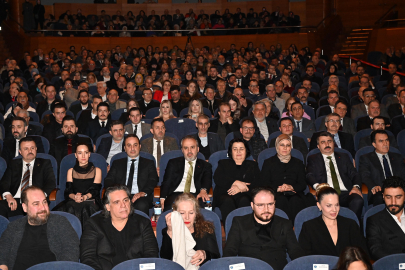 Sadık Ahmet'in Bursa gala gösterimine yoğun ilgi!