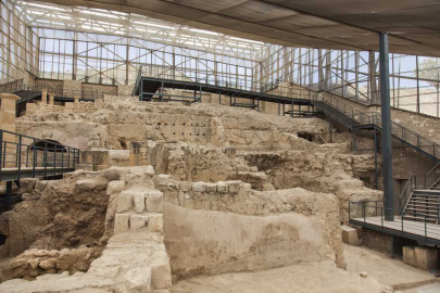 Birecik Baraj Gölü'nün suları altında kalmış olan antik kent: Zeugma Antik Kenti