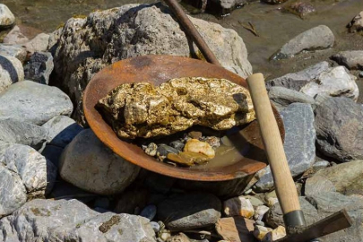 Altın madeni çıkarılırken siyanür kullanılır mı?