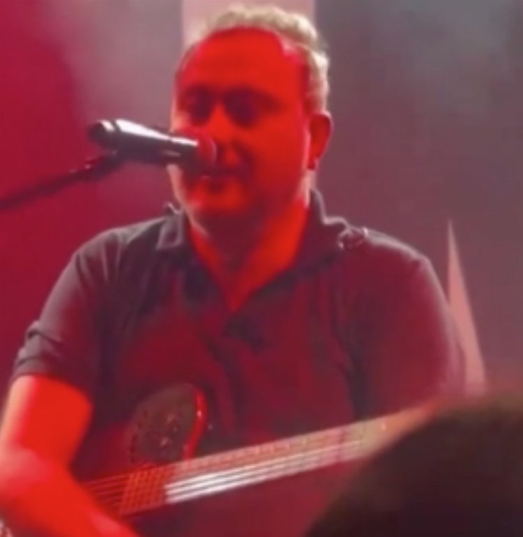 Nev kimdir, kaç yaşında, nereli? Sahnede küfür mü etti?-Bursa Hayat Gazetesi-3