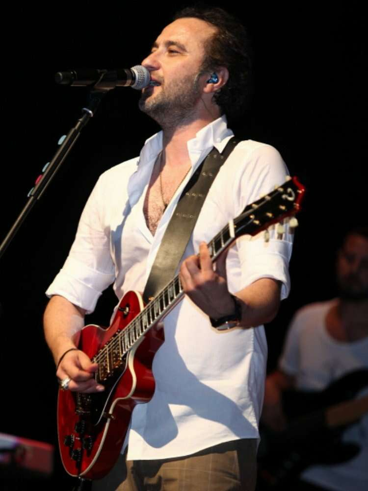 Nev kimdir, kaç yaşında, nereli? Sahnede küfür mü etti?-Bursa Hayat Gazetesi-2