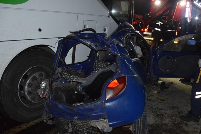 İzmir'de feci kaza: Otobüs ve otomobil çarpışmasında 1 kişi hayatını kaybetti!