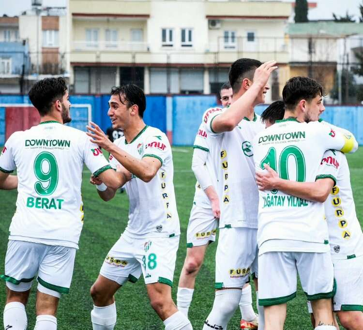 Bursaspor'un deplasman zaferi: Adıyaman FK karşısında 3-0 -Bursa Hayat Gazetesi-2