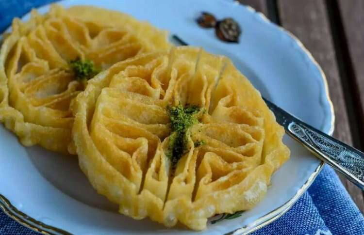 Adını şekillendirmek için kullanılan kalıplardan alan tatlı: Demir Tatlısı -Bursa Hayat Gazetesi-2