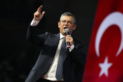 CHP Genel Başkanı Özel, 'İzmir'de konuştu! 'Dönüşümü başlatıyoruz'