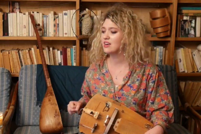 Fransız Şarkıcı Eleonore Fourniau, Türkülerimizi Dünya Sahnesine Taşıyor