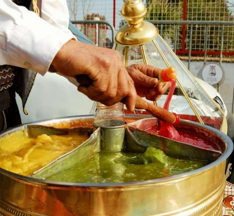 Bursa'nın meşhur sokak tatlısı: Macun Şekeri -Bursa Hayat Gazetesi-2