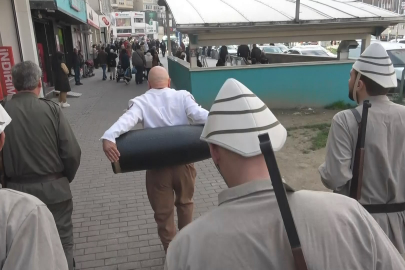 Bursa metrosuna 'Seyit Onbaşı' bindi!