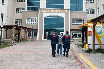 Jandarma ekipleri 13 firari hükümlüyü yakaladı