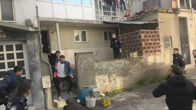 Bursa'da rehine krizi: Bıçaklı şahıs ablasını rehin aldı!-Bursa Hayat Gazetesi-3