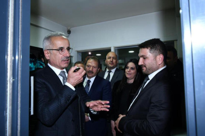 Bakan Abdulkadir Uraloğlu: "Taksi var, siz adres verin"