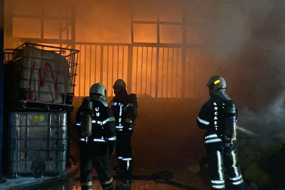 Geri dönüşüm deposu ve 5 iş yeri küle döndü!