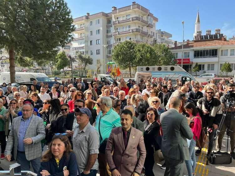 Mudanya Belediye Başkanı Deniz Dalgıç mazbatasını aldı -Bursa Hayat Gazetesi -3